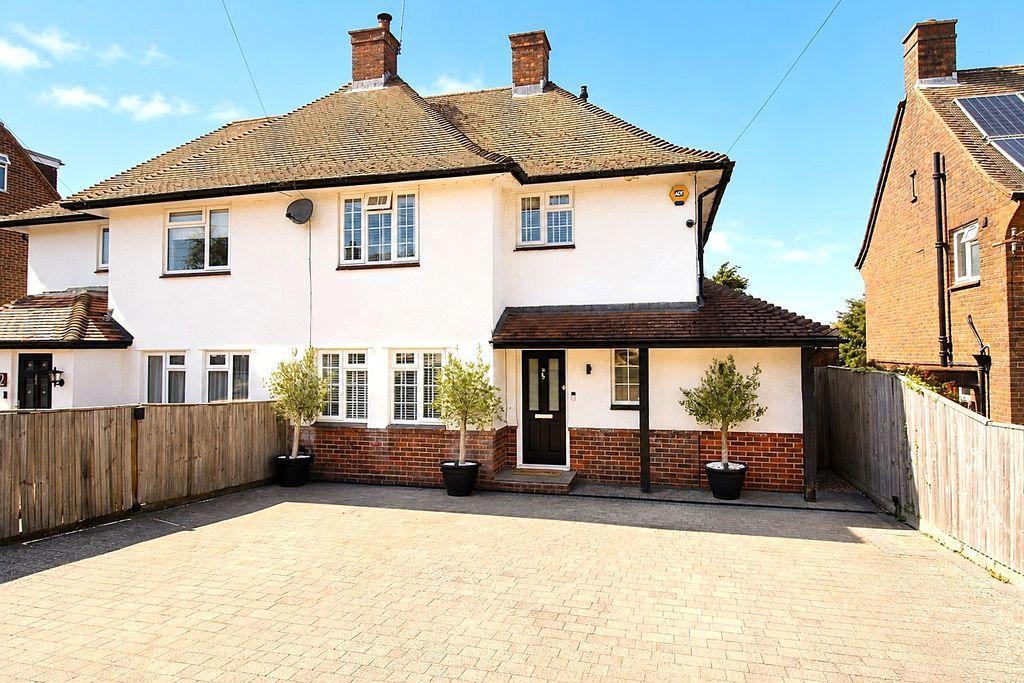 3 bedroom semi-detached house for sale in Banstead on OnTheMarket 3 bedroom semi-detached house for sale in Banstead on OnTheMarket