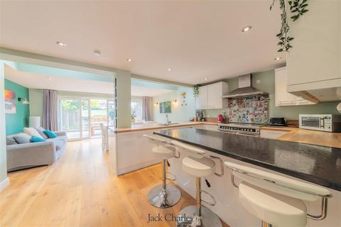 4 bedroom semi-detached house for sale, Fleming Way, Tonbridge