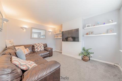 4 bedroom semi-detached house for sale, Fleming Way, Tonbridge