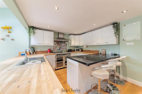 4 bedroom semi-detached house for sale, Fleming Way, Tonbridge