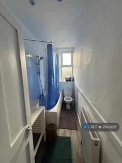 1 bedroom in a house share to rent, Harlech Road, Leeds, LS11
