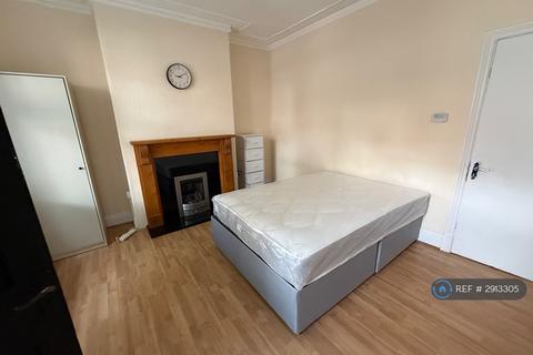 1 bedroom in a house share to rent, Harlech Road, Leeds, LS11