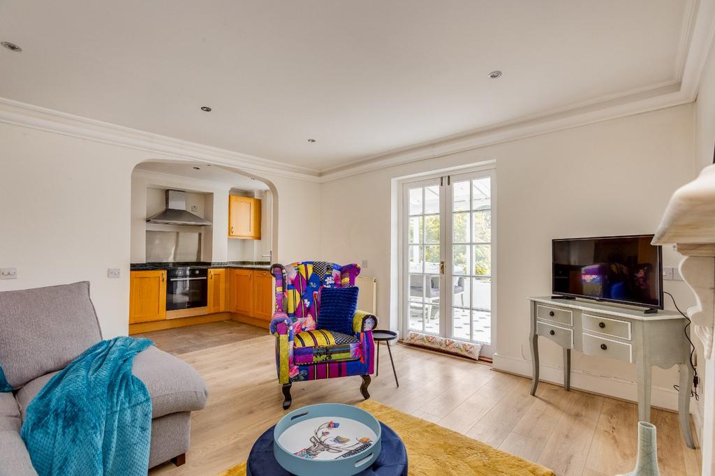 Apartment in Surrey - View 2