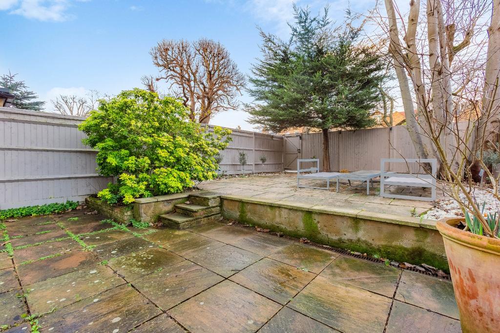 Apartment in Surrey - More