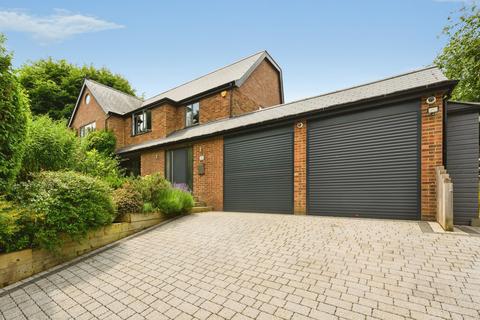 Kearton Close, Kenley, CR8