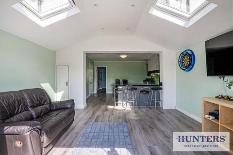 3 bedroom terraced house for sale, Westfield Avenue, Yeadon, Leeds