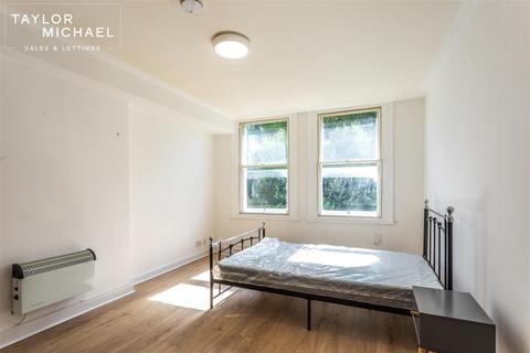 Studio to rent, York Avenue, Hove