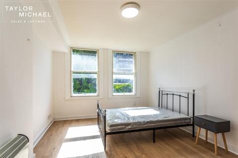 Studio to rent, York Avenue, Hove