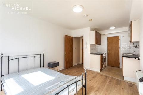 Studio to rent, York Avenue, Hove