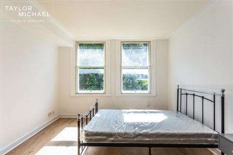 Studio to rent, York Avenue, Hove