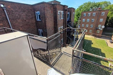 3 bedroom flat for sale, Coles Green Road, LONDON
