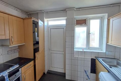3 bedroom flat for sale, Coles Green Road, LONDON