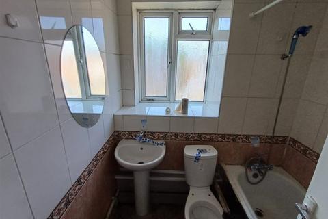3 bedroom flat for sale, Coles Green Road, LONDON