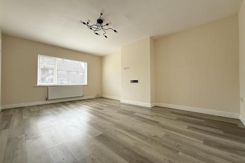3 bedroom semi-detached house for sale, Holmden Avenue, Wigston LE18