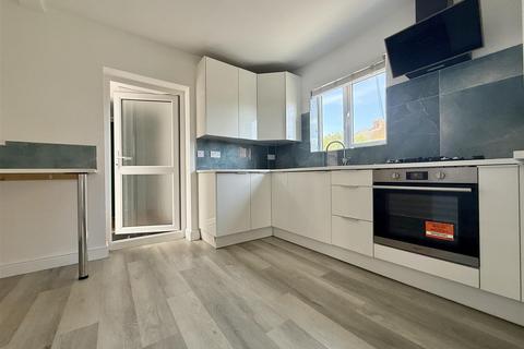 3 bedroom semi-detached house for sale, Holmden Avenue, Wigston LE18