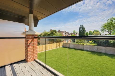 2 bedroom apartment for sale, Beauchamp Road, East Molesey, KT8