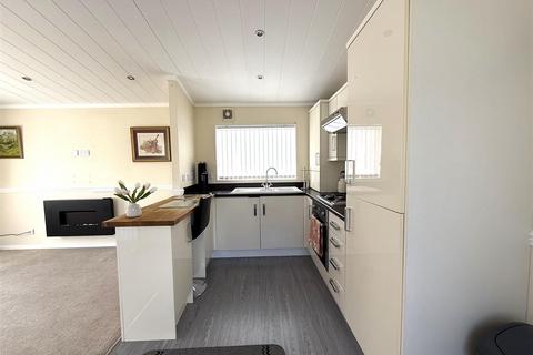 2 bedroom property for sale, Rugeley Road, Armitage, Rugeley