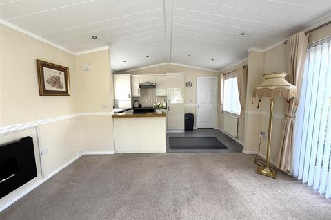 2 bedroom property for sale, Rugeley Road, Armitage, Rugeley