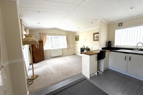 2 bedroom property for sale, Rugeley Road, Armitage, Rugeley