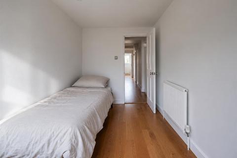 2 bedroom apartment to rent, Mecklenburgh Square, London WC1N