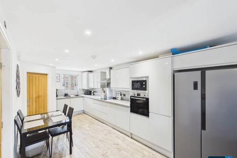 3 bedroom townhouse for sale, Lamberton Drive, Wrexham LL11