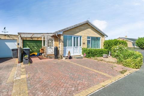 2 bedroom detached bungalow for sale, Savernake Avenue, Melksham