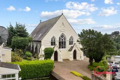 4 bedroom detached house for sale - Aanzicht 2