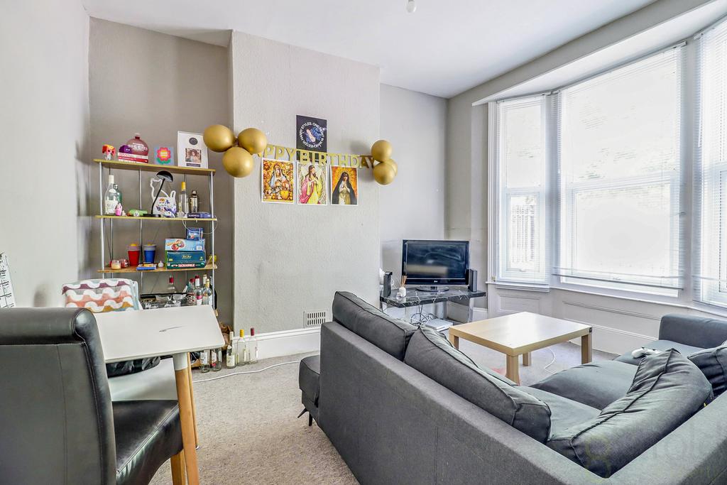 Apartment in Brighton, Round Hill - View 3