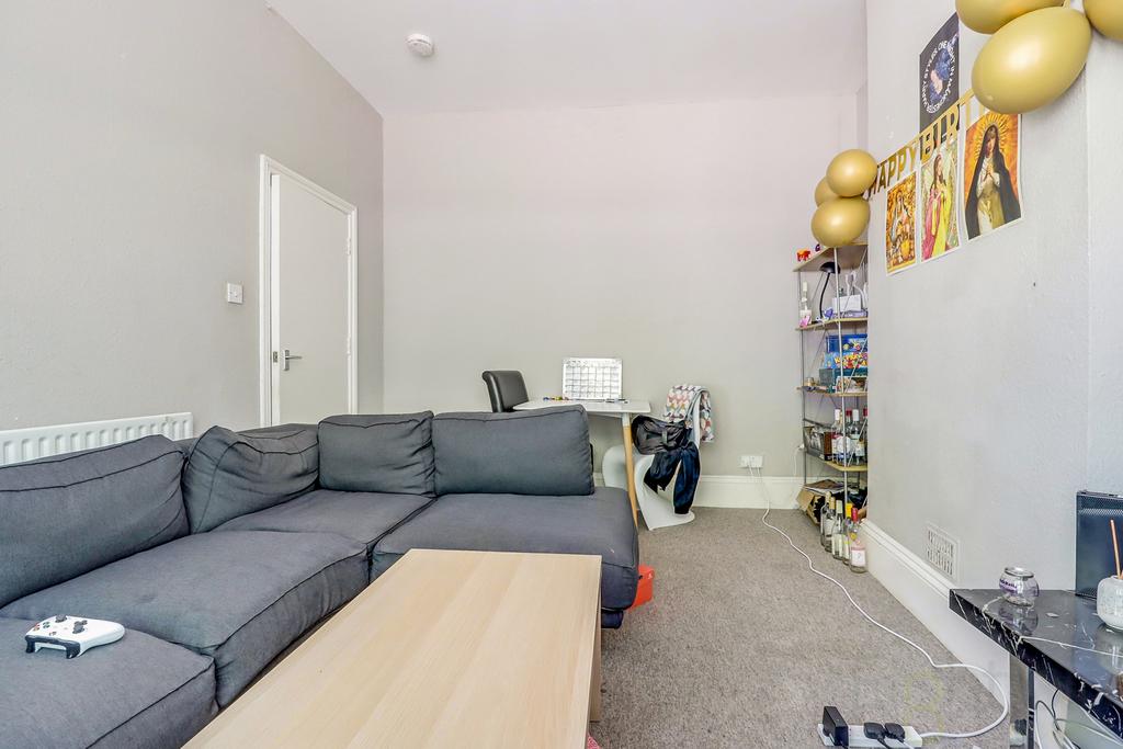 Apartment in Brighton, Round Hill - View 4