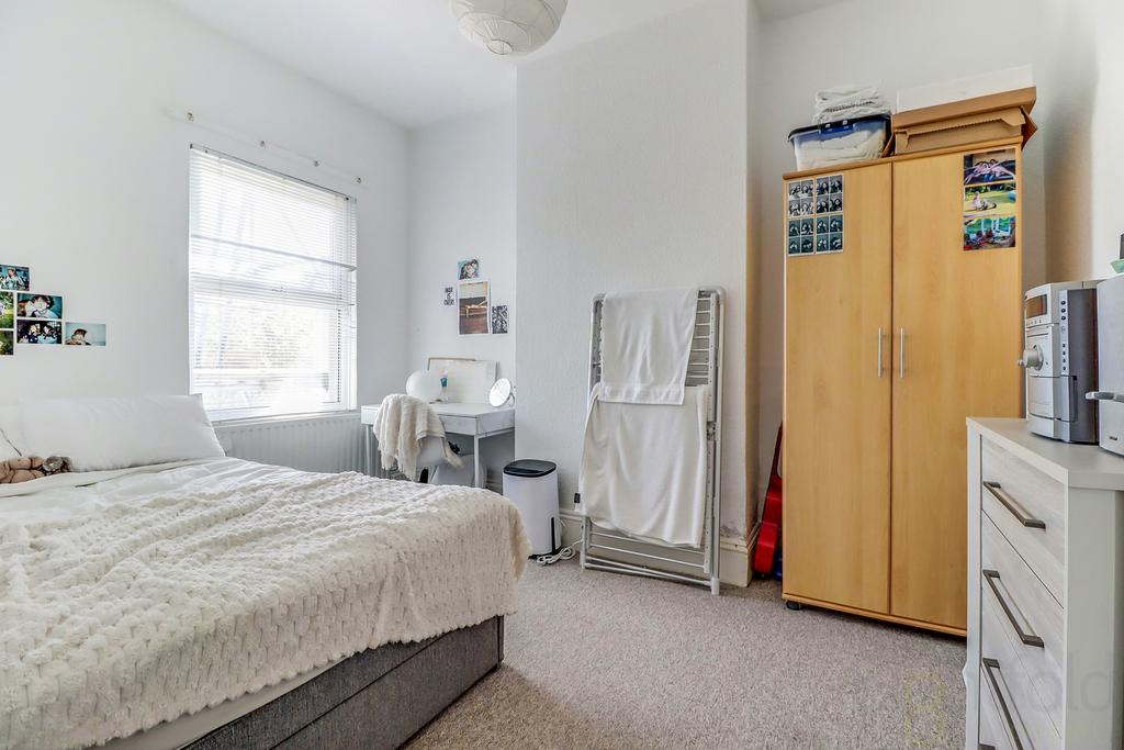 Apartment in Brighton, Round Hill - More