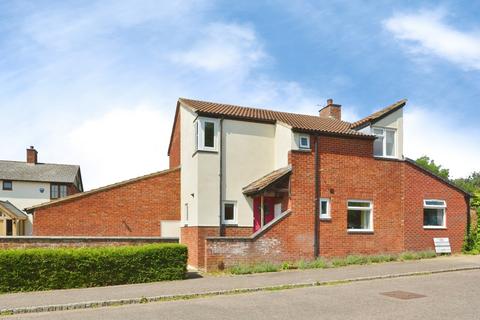 3 bedroom detached house for sale, Nursery Gardens, Bradwell, Milton Keynes, Buckinghamshire, MK13