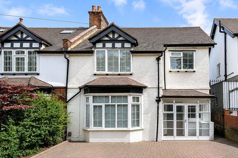 Monkhams Lane, Woodford Green, IG8