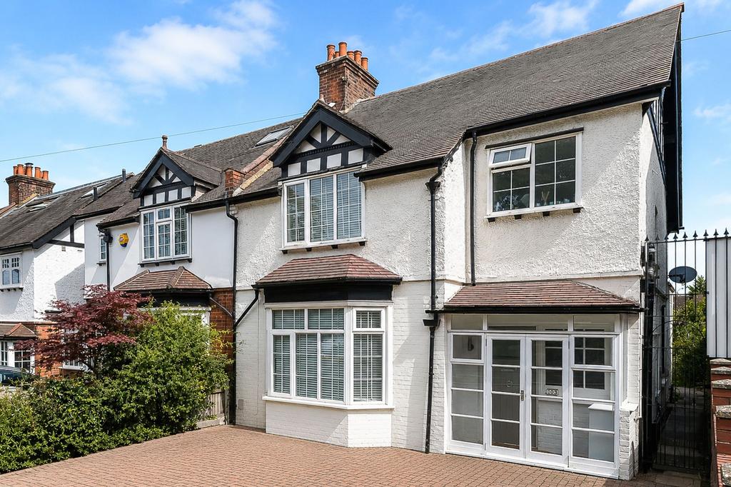 Detached house exterior, driveway