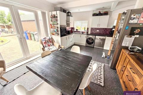3 bedroom semi-detached house for sale, Tempest Avenue, Darfield