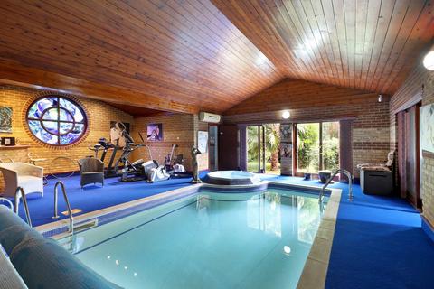 6 bedroom detached house for sale, Collum Green Road, Farnham Common, Buckinghamshire, SL2