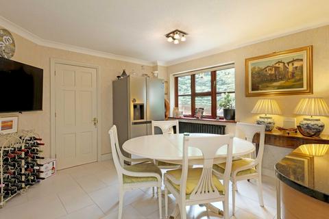 6 bedroom detached house for sale, Collum Green Road, Farnham Common, Buckinghamshire, SL2