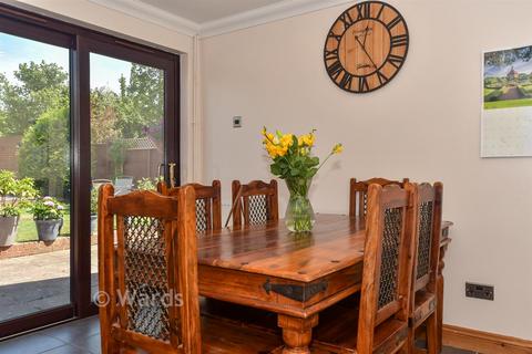 4 bedroom chalet for sale, Drake Avenue, Sheerness ME12