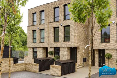 Lion Yard, Barnet, Hertfordshire, EN5