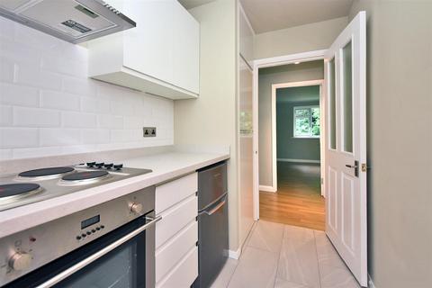 1 bedroom flat to rent, Palmerston Court, Lovelace Gardens, Surbiton KT6