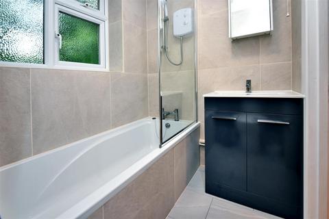 1 bedroom flat to rent, Palmerston Court, Lovelace Gardens, Surbiton KT6