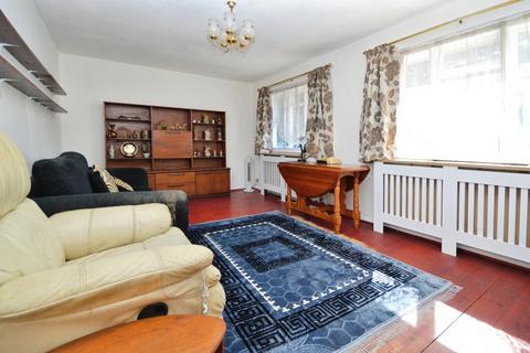 2 bedroom bungalow for sale, Layton Road, Middlesex TW3