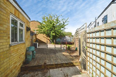 2 bedroom bungalow for sale, Layton Road, Middlesex TW3