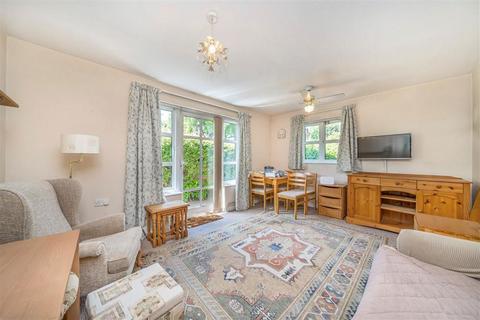 2 bedroom flat for sale, Walpole Road, Teddington TW11