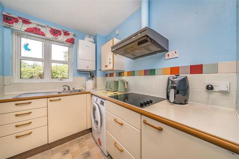 2 bedroom flat for sale, Walpole Road, Teddington TW11