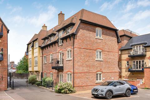 3 bedroom flat for sale, Kings Road, Berkhamsted, HP4