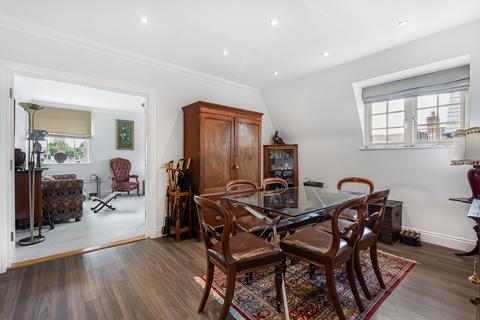 3 bedroom flat for sale, Kings Road, Berkhamsted, HP4