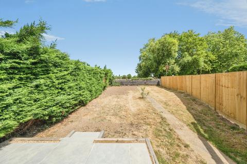 3 bedroom semi-detached house for sale, Queens Avenue, Newport Pagnell