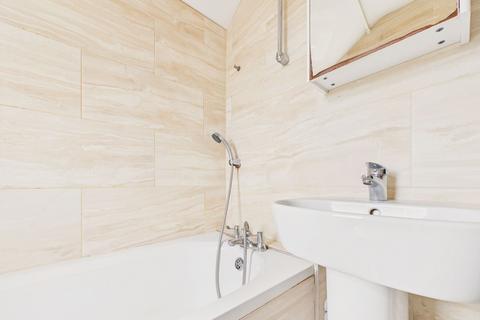 3 bedroom flat for sale, Chatsworth Gardens, St. Anthonys, Newcastle Upon Tyne, NE6