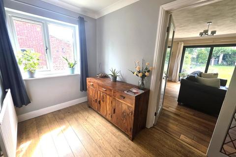 4 bedroom detached house for sale, Glenholme Road, Farsley, Pudsey