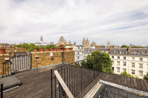 3 bedroom flat for sale, Queen's Gate, London SW7